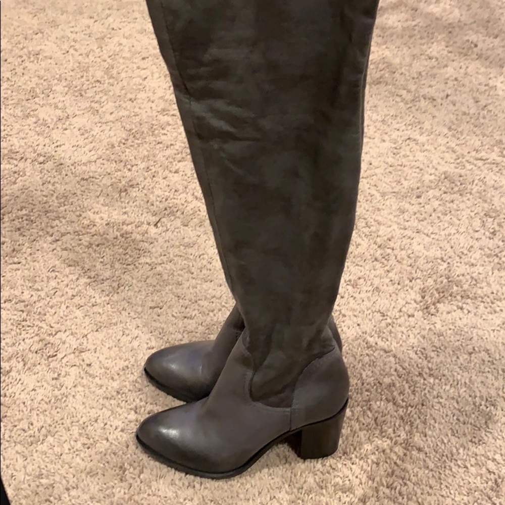 Boots - Picture 3 of 5